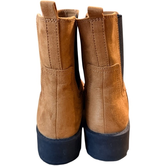 OLD NAVY FAUX SUEDE CHELSEA BOOTS - Picture 4 of 6